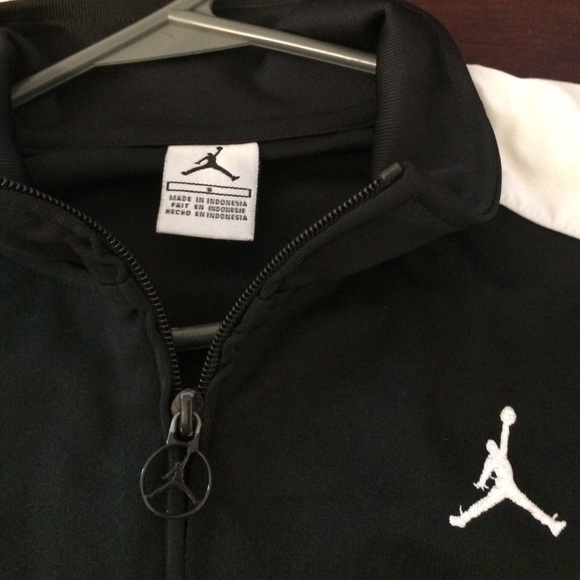 Y-Sm black/red/white Jordan full zip jacket - Picture 3 of 4