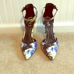 Circus by Sam Edelman abstract flower pumps