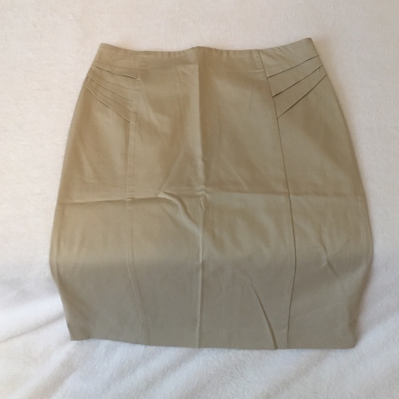 NWT New York & company khaki pencil skirt. Size 6