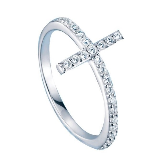 Delicate sterling silver cross ring size 8