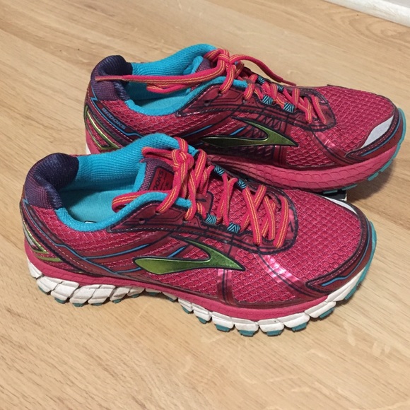 Women's size 7.5 Brooks GTS
