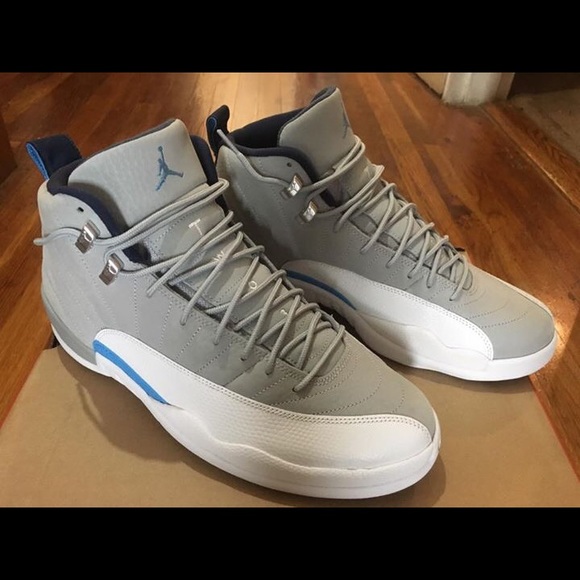 Jordan 12 (University blue)