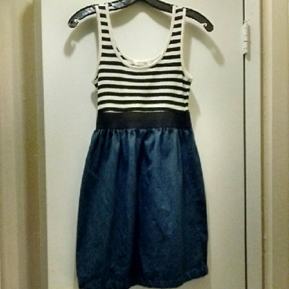 **Donate SUN** Black and white striped dress