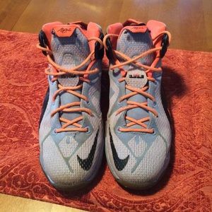 Kids Nike basketball sneaker
