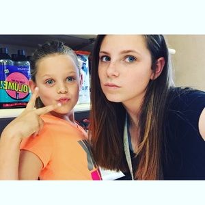 Meet your Posher, Stella