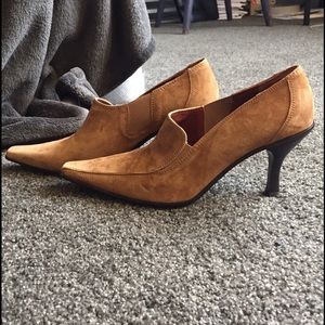 Donald J Pliner tan suede kitten heels