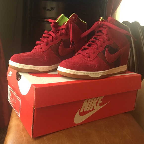 Women Nike force sky high premium