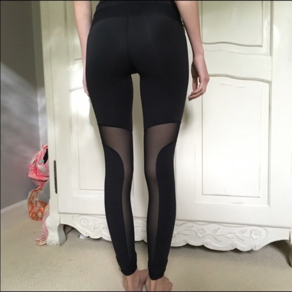 lululemon athletica Pants - Lululemon mesh breathe easy leggings