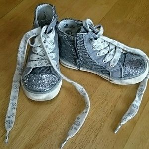 Adorable Toddler size 7/8 shoes