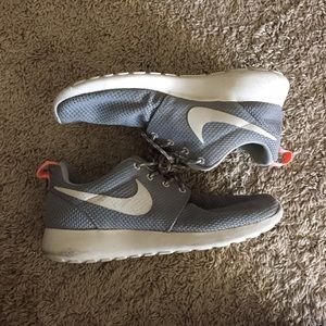 Grey Nike Roshe