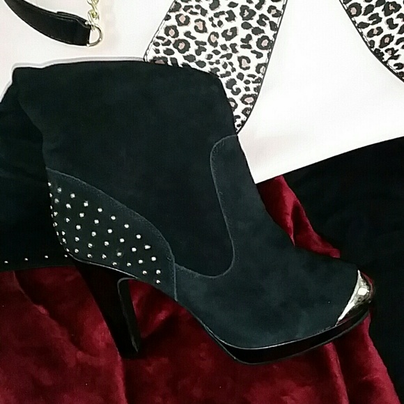 NWOB SZ 8 Black Suede Boots with Gold Accents - Picture 2 of 4