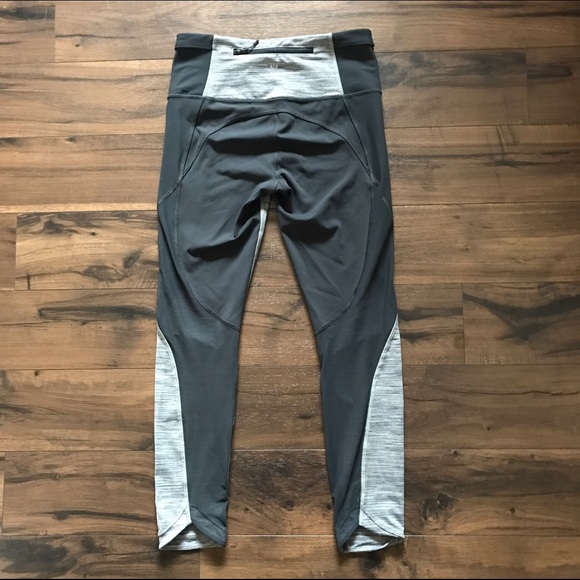 SOLD. Lululemon run with the sun 6 - Picture 3 of 3