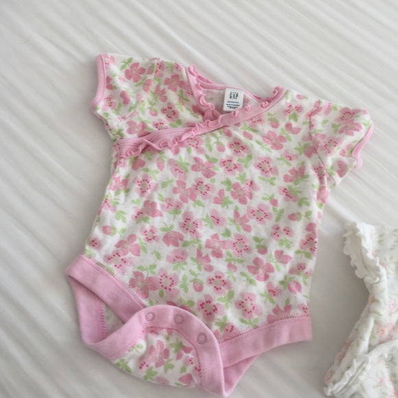 Baby Gap Ruffle Onesies... - Picture 2 of 4