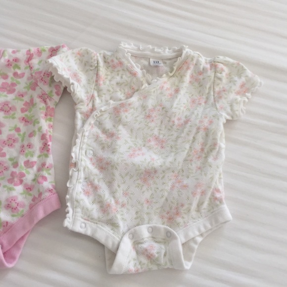 Baby Gap Ruffle Onesies... - Picture 3 of 4