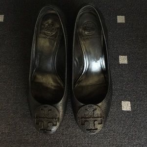 Tory burch black leather wedge shoes size 8 1/2