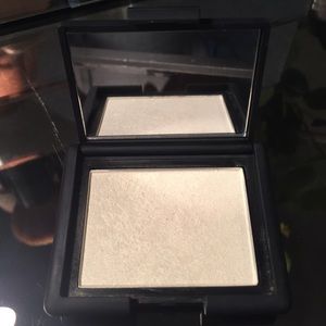 NARS Highlighter in Albatross