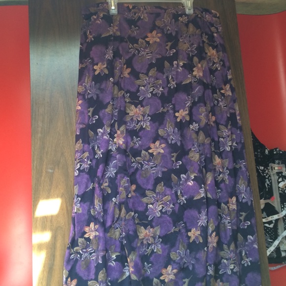 Beautiful long length skirt 16"wide 34" long!