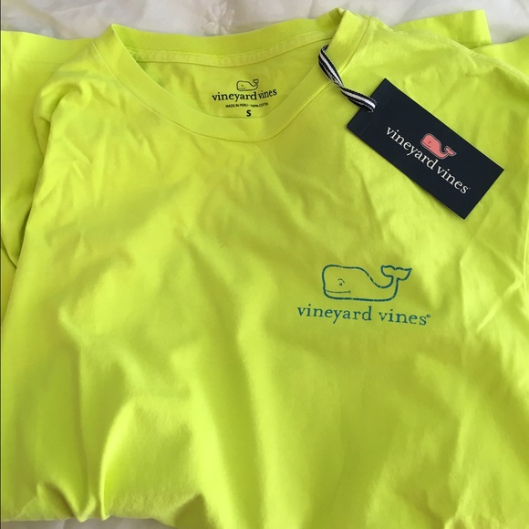 Vineyard vine size small with tags on