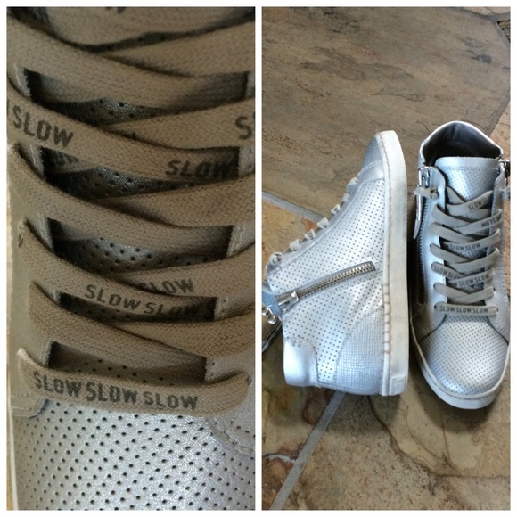 🍃💕Dolce Vita Perforated Leather Hightop Sneaker - Picture 3 of 5