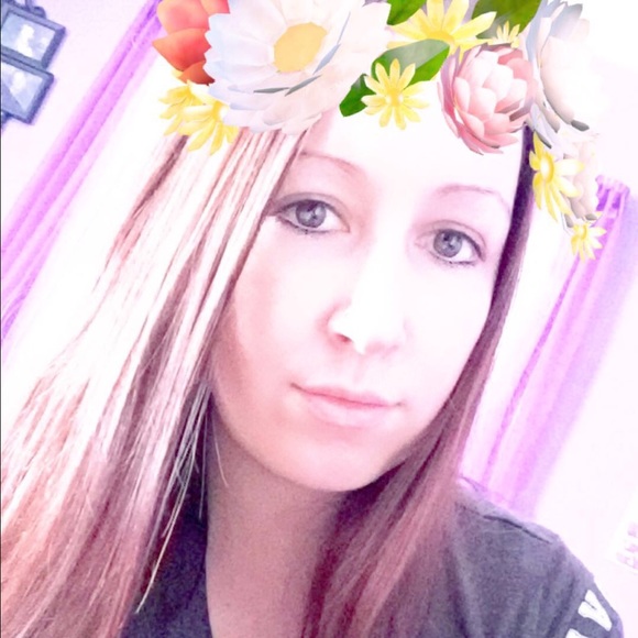Meet your Posher, Kayla - Picture 1 of 1