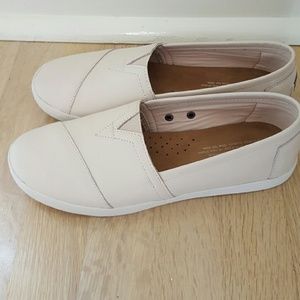 Toms leather slip ons
