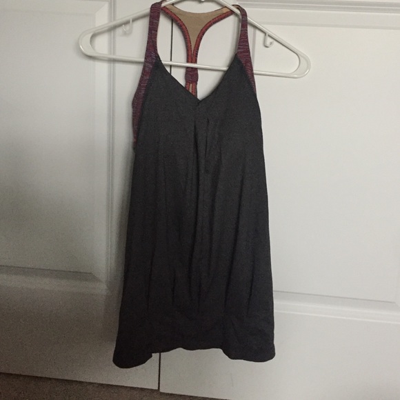 Lululemon tank w/bra
