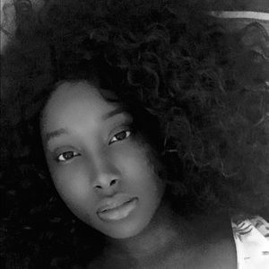 Meet your Posher, Davinia