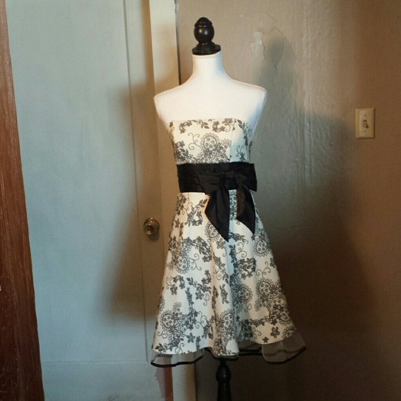 B Darlin Dresses & Skirts - B. DARLIN Strapless Mini Dress