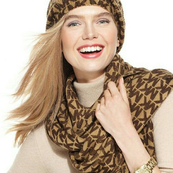Michael Kors Accessories - LAST ONE 🎄🎁 AUTHETHIC Michael Kors scarf
