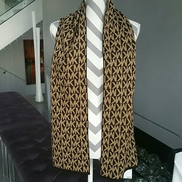 LAST ONE 🎄🎁 AUTHETHIC Michael Kors scarf - Picture 2 of 4