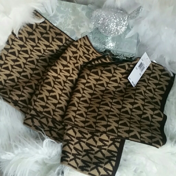 LAST ONE 🎄🎁 AUTHETHIC Michael Kors scarf - Picture 3 of 4