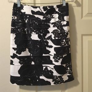 White House Black Market beautiful layered skirt