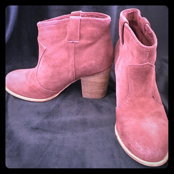 Splendid ankle booties.