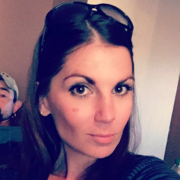 Meet your Posher, Tiffany - Picture 2 of 4