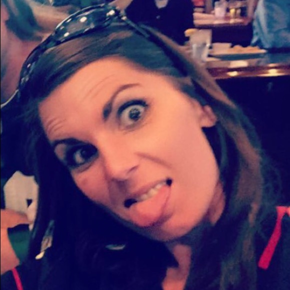 Meet your Posher, Tiffany - Picture 3 of 4