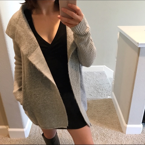 Sweaters - 🆕 Gray Ellerie Soft Cardigan