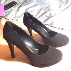 Black heels, brand new, size 10