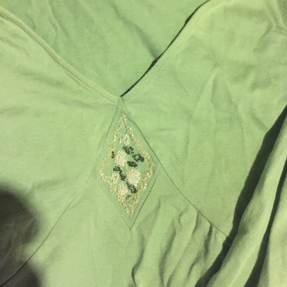 Pretty blouse - Picture 2 of 5