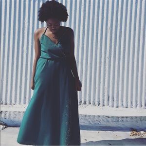 70's forest green halter-dress. 🌲🌲🌲