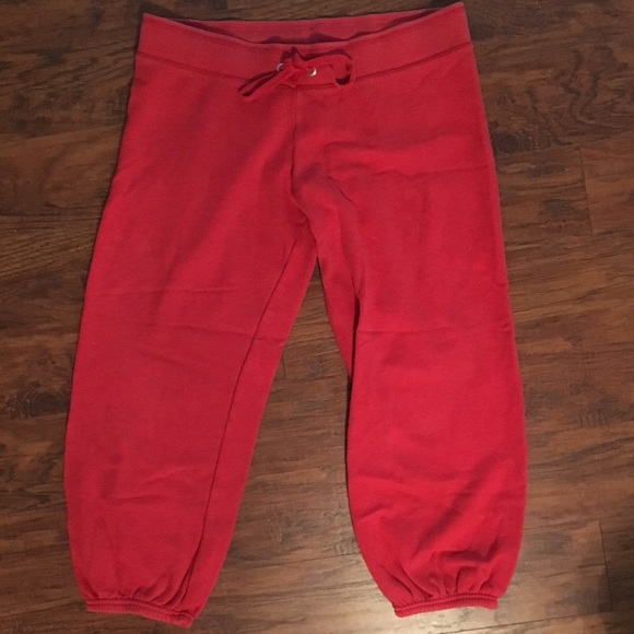 🎁HOLIDAY SALE 🎁VS PINK Red Cropped  Sweatpants