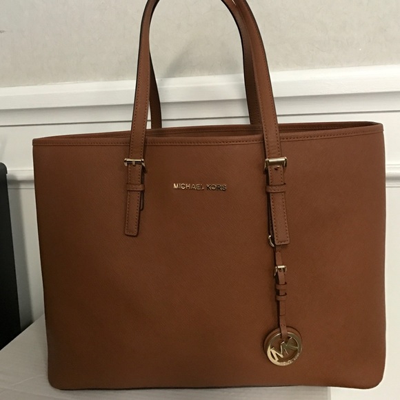 Michael kors jet set bag