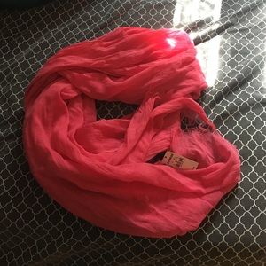 Cute long pink scarf! 😍