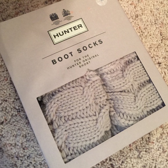 Hunter short boot sock, griege cable knit.