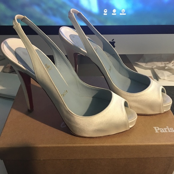 ❌SOLD❌Christian Louboutin Satin Ivory Size 38