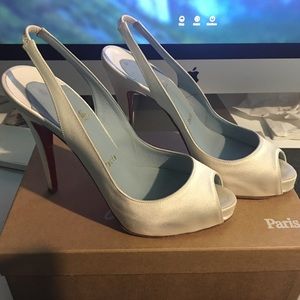❌SOLD❌Christian Louboutin Satin Ivory Size 38
