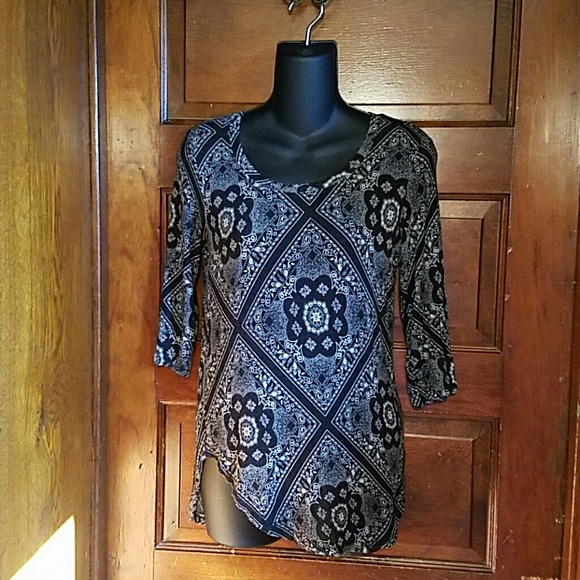 Rue 21 Black White Floral Print Top XS Firm