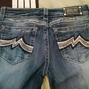 Miss Me Distress Capris