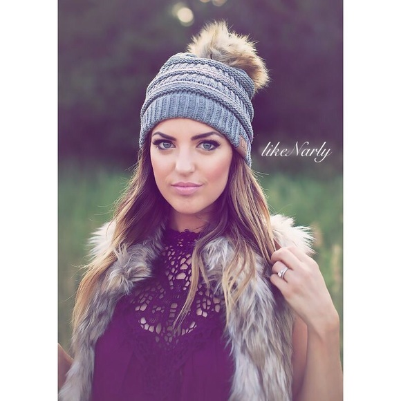 likeNarly Accessories - •LAST• Snow-body's Business Pom Beanie - Gray