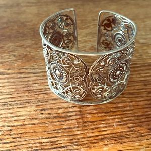 Silver vintage looking bracelet