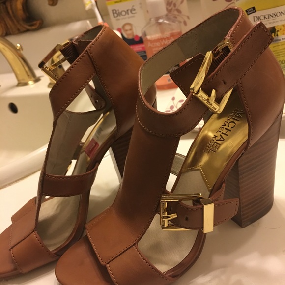 Shoes - Picture 4 of 4